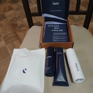 Brand New 3-piece Curology Skincare Makeup Remover Set - Navy and White